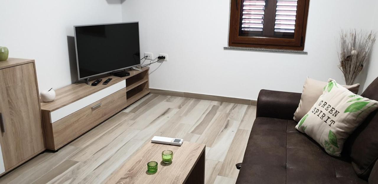איזולה White Apartment מראה חיצוני תמונה