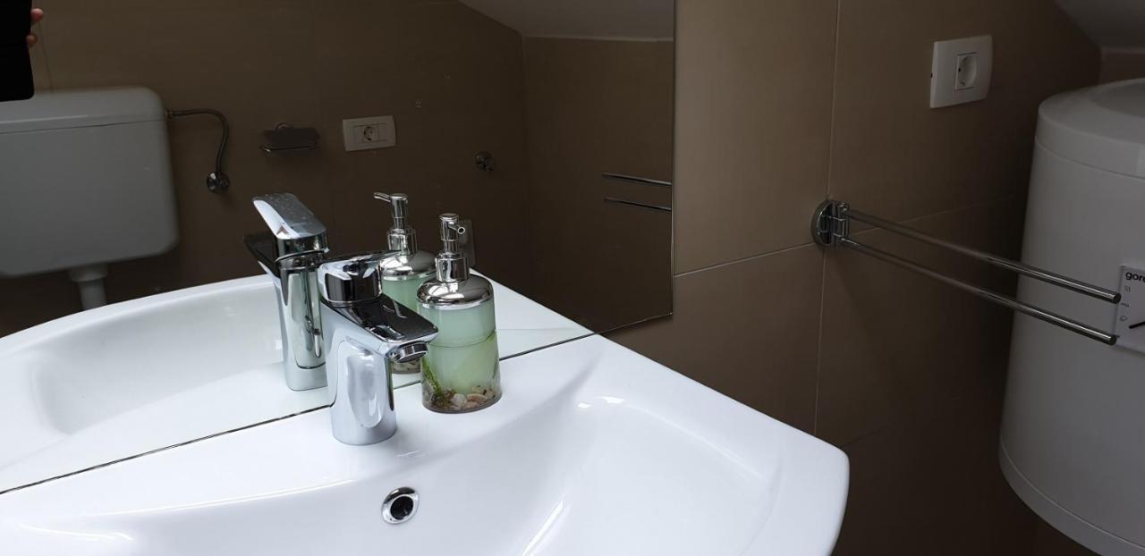 איזולה White Apartment מראה חיצוני תמונה