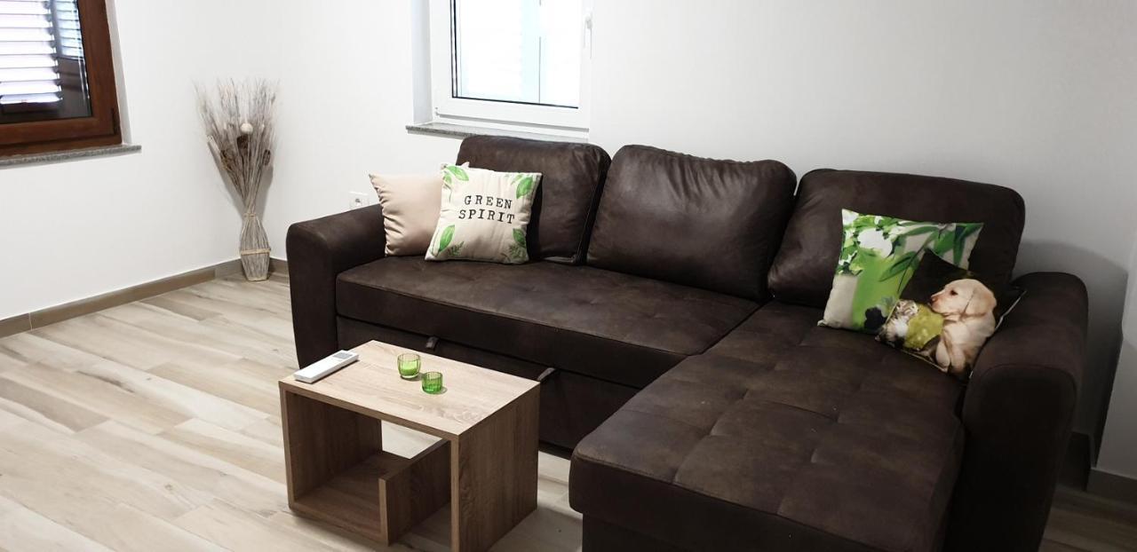 איזולה White Apartment מראה חיצוני תמונה