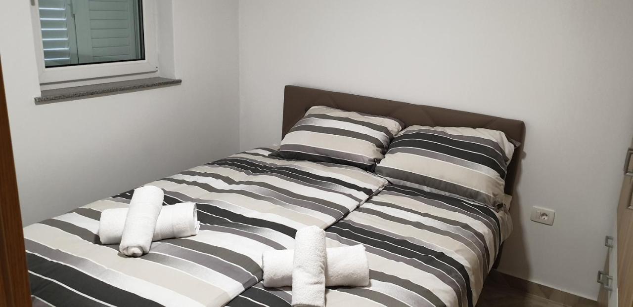 איזולה White Apartment מראה חיצוני תמונה