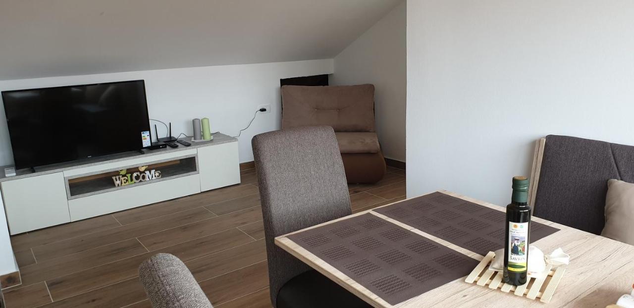 איזולה White Apartment מראה חיצוני תמונה