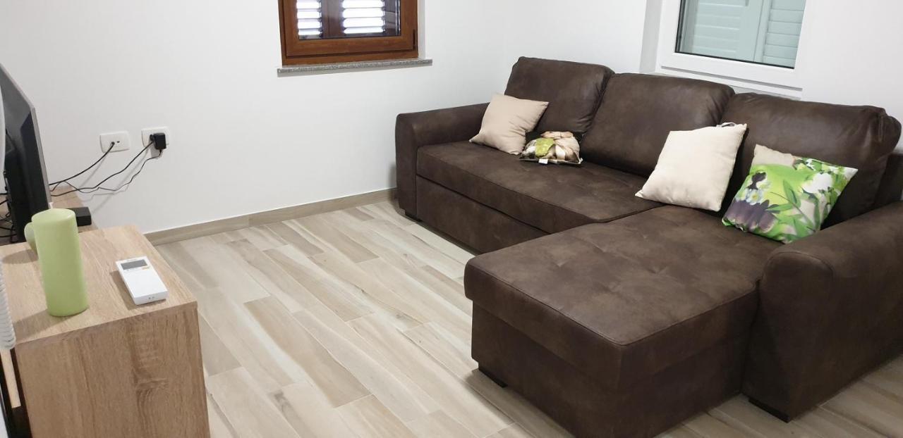 איזולה White Apartment מראה חיצוני תמונה